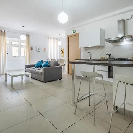 Superb 3br Close To Seafront *