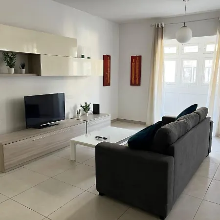 Superb 3br Close To Seafront Apartment Gzira