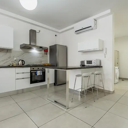 Superb 3br Close To Seafront * Gzira