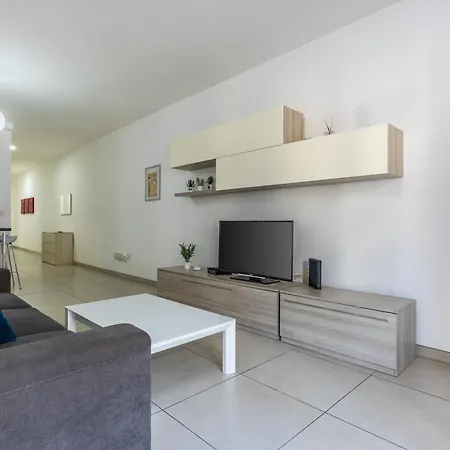 Superb 3br Close To Seafront *