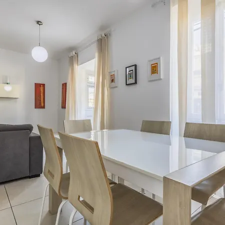 Apartment Superb 3br Close To Seafront *