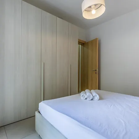 Superb 3br Close To Seafront Apartment Gzira