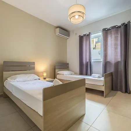 Superb 3br Close To Seafront Apartment *