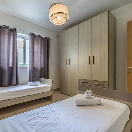 Superb 3br Close To Seafront