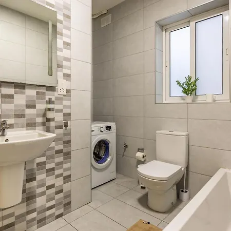 Superb 3br Close To Seafront * Gzira